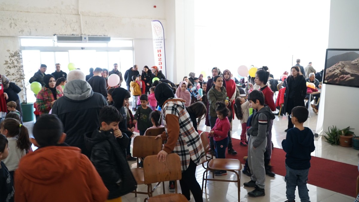 Elazığ Sınav Kurs ve gönüllü eğitimciler depremzedeleri yalnız bırakmadı