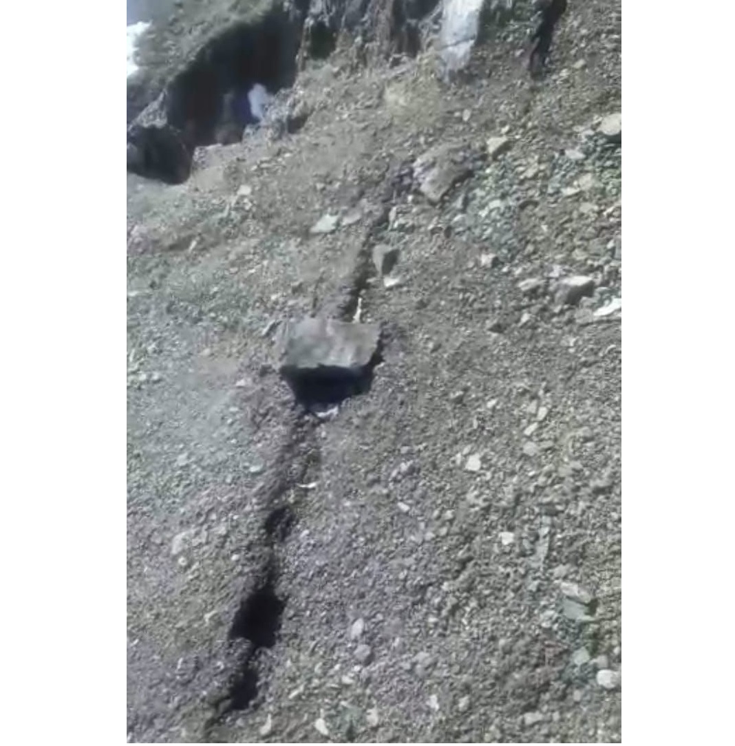 Bu kez de dağlardaki çatlaklar dikkat çekti   