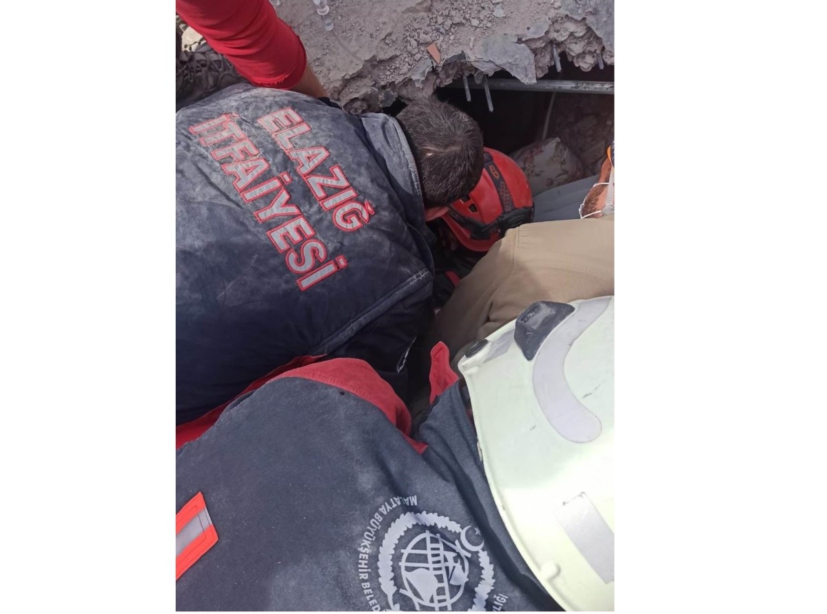 Elazığ Belediyesi itfaiye ekiplerinden hayatta tutan 'dokunuş’  