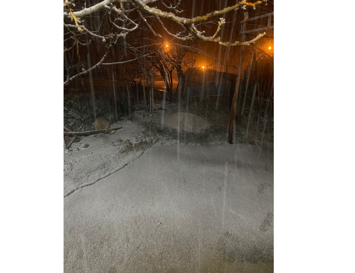 Baskil ilçesinde kar yağışı etkili oldu   