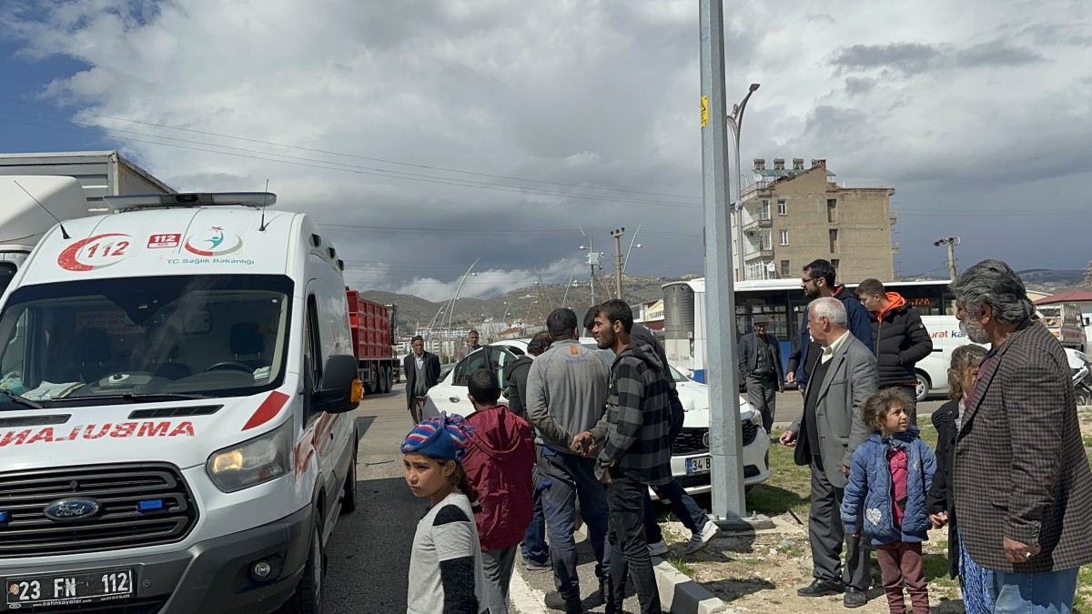 Elazığ’da trafik kazası: 3 yaralı   