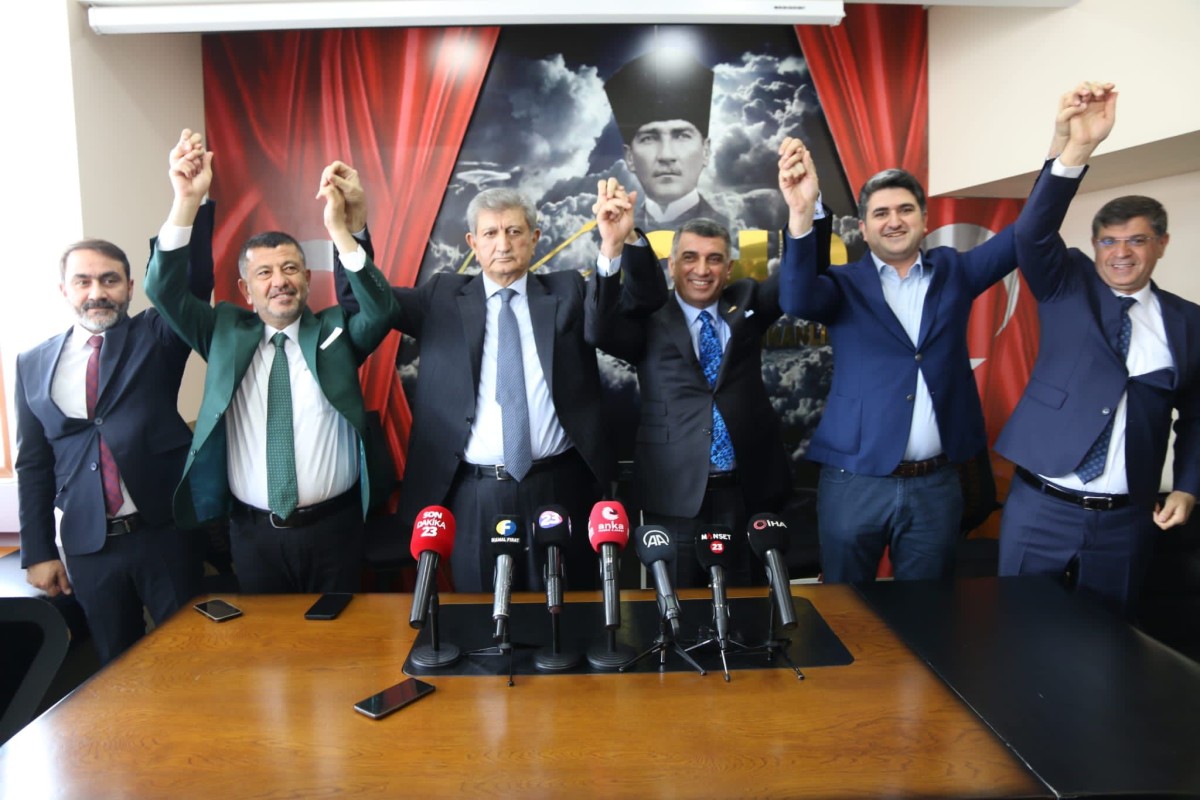 Ali Özcan, CHP için bağımsız adaylıktan çekildi 