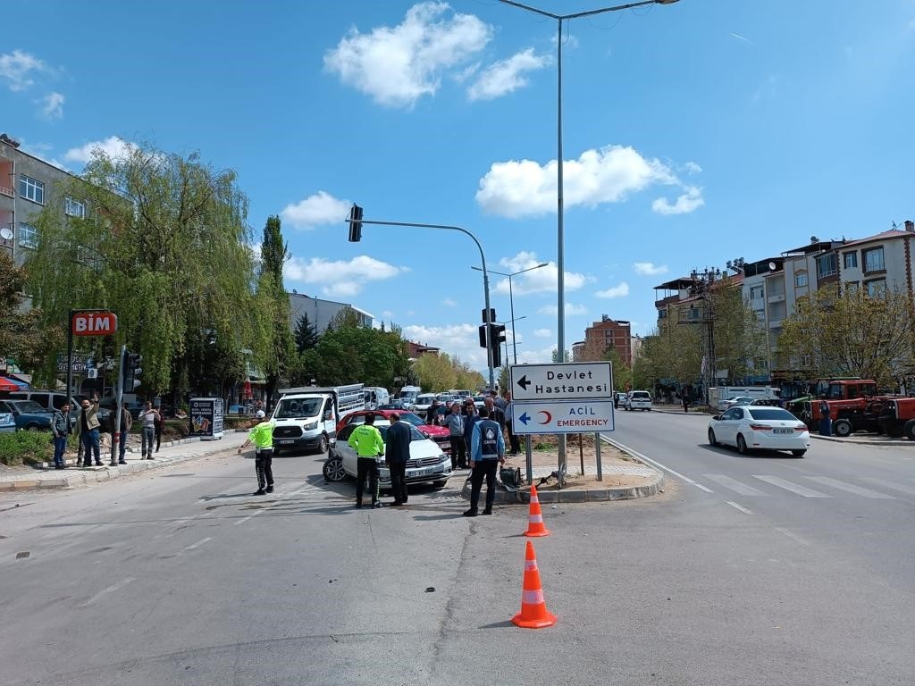 Direksiyon başında kalp krizi geçirdi 6 araç ve 2 yayaya çarptı   