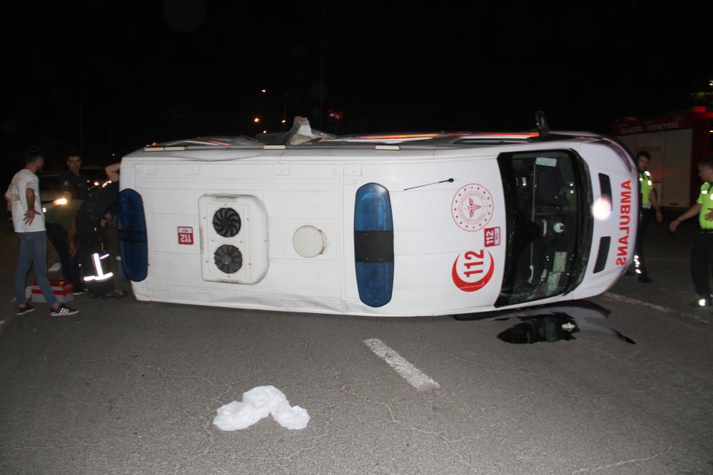 Elazığ’da ambulans ile pikap çarpıştı: 5 yaralı
