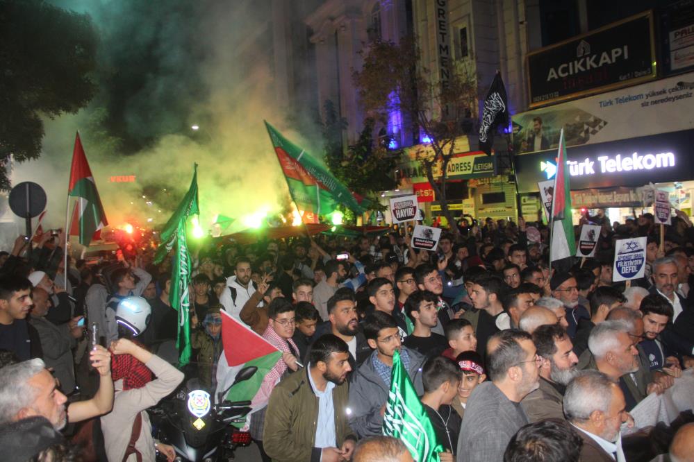 Elazığ’da binlerce kişi Filistin için bir araya geldi
