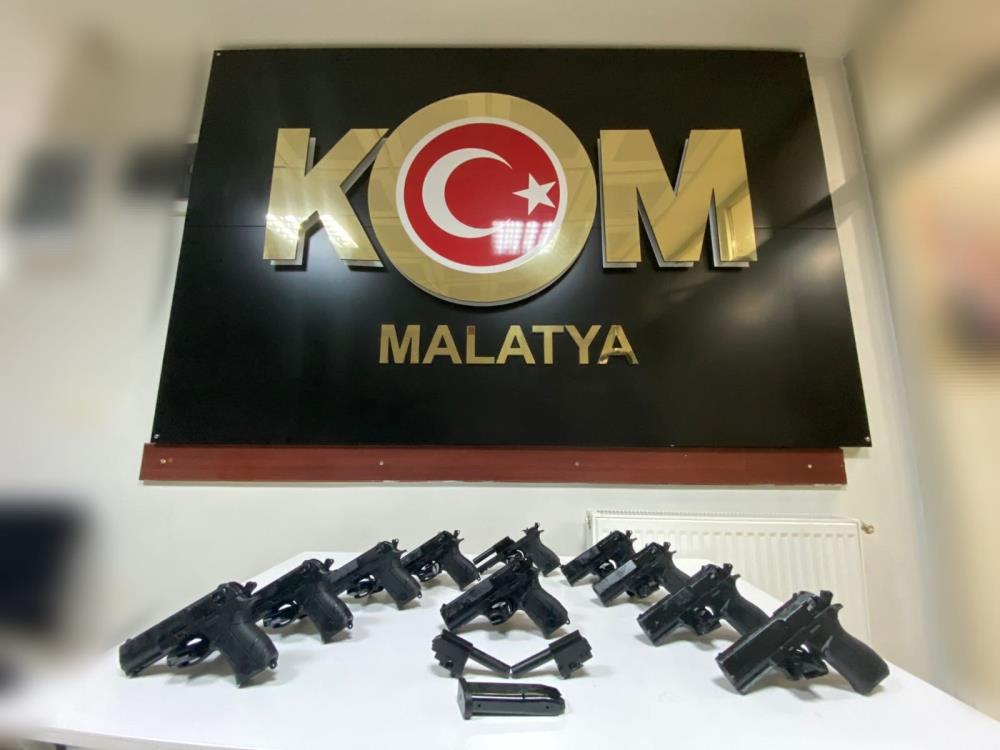Malatya’da çok sayıda kaçak silah ele geçirildi
