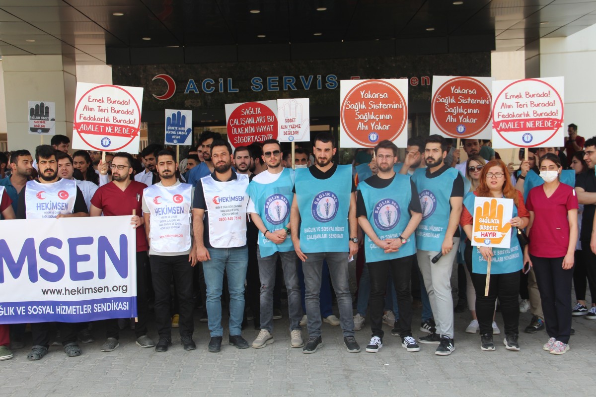 Elazığ’da 3 doktor darp edildi