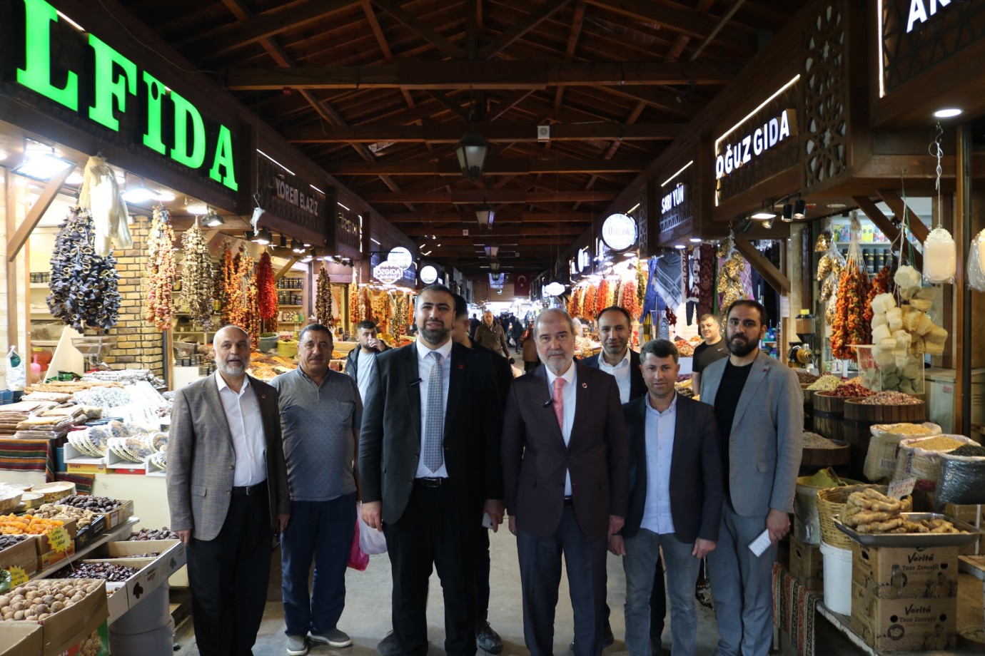 Saadet Partisi kurban bayramı öncesi kapalı çarşı esnafına ziyaret gerçekleştirdi