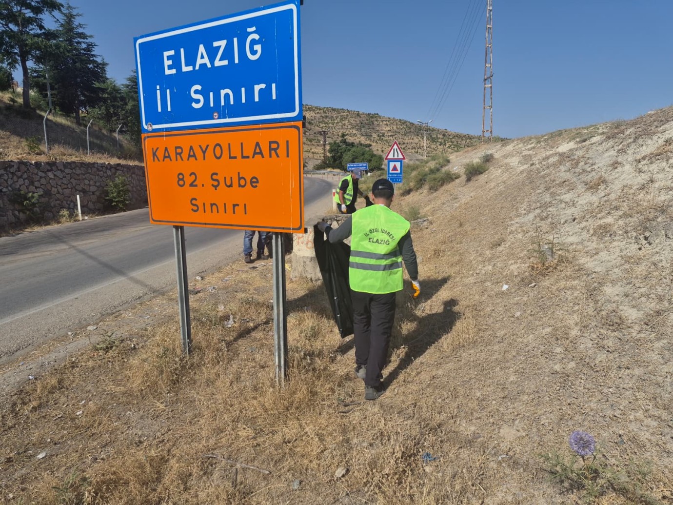 Pertek Feribot İskelesi ve güzergâhında 4 ton çöp toplandı